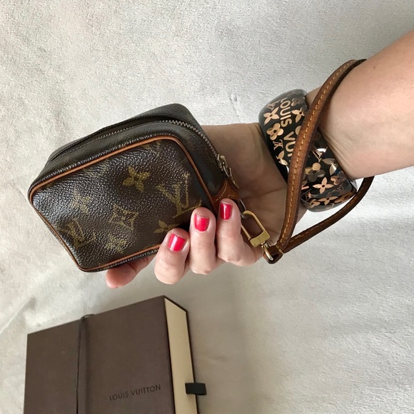 Louis Vuitton Handbags - Louis Vuitton Monogram Wapity Wristlet Clutch